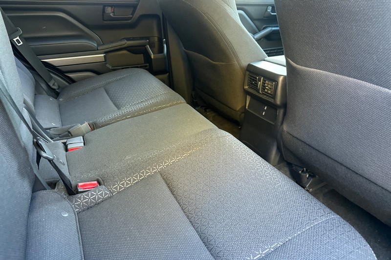 Toyota 4Runner Vehicle Full-screen Gallery Image 18