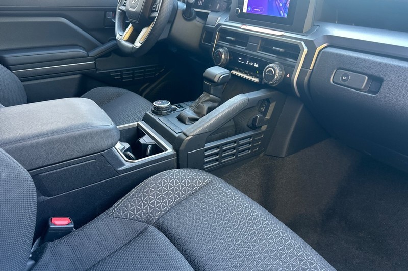 Toyota 4Runner Vehicle Full-screen Gallery Image 19