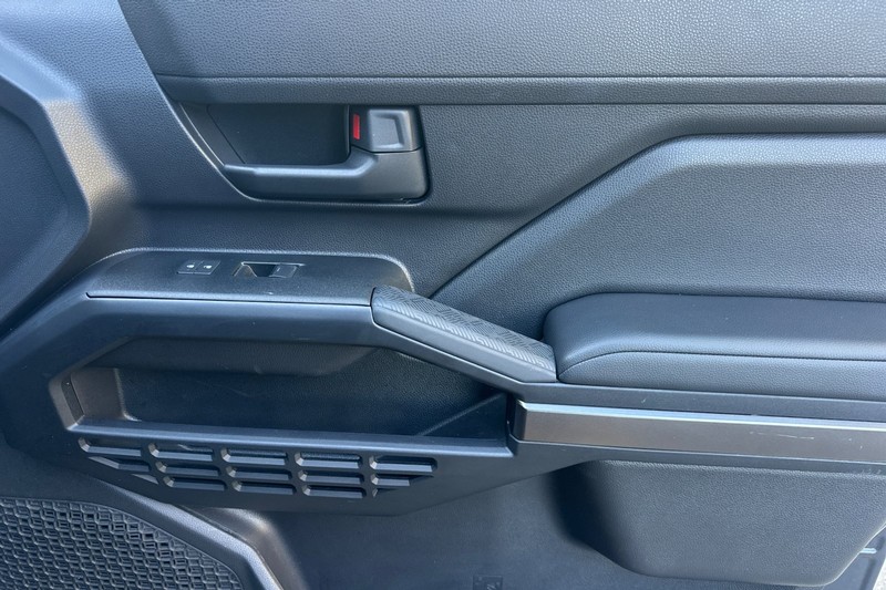 Toyota 4Runner Vehicle Full-screen Gallery Image 21