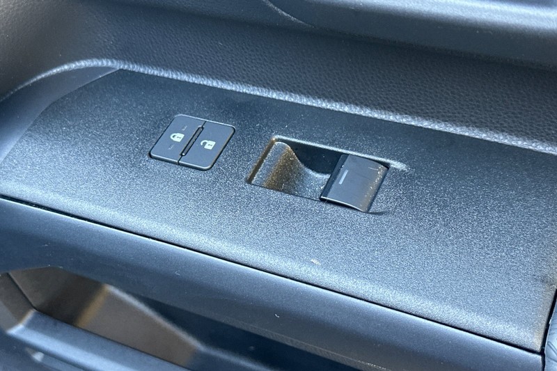 Toyota 4Runner Vehicle Full-screen Gallery Image 22