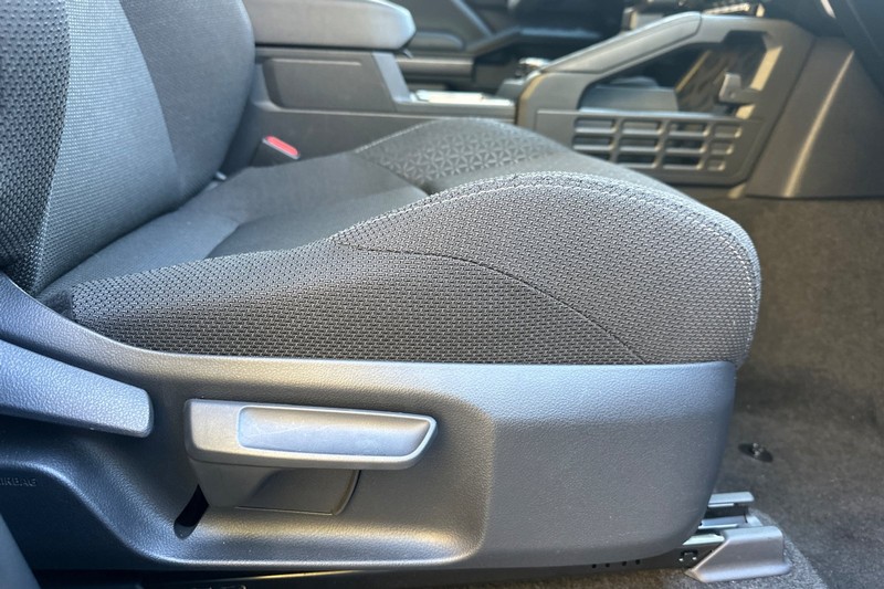 Toyota 4Runner Vehicle Full-screen Gallery Image 23