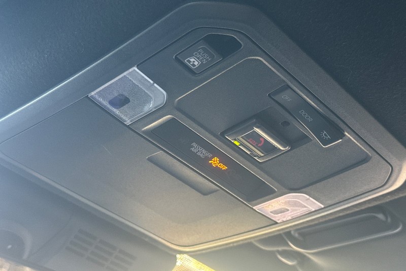 Toyota 4Runner Vehicle Full-screen Gallery Image 24