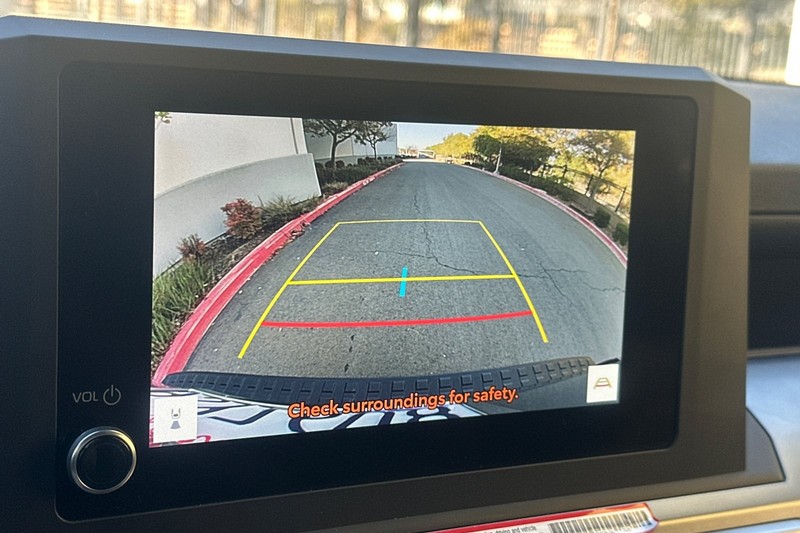 Toyota 4Runner Vehicle Full-screen Gallery Image 27