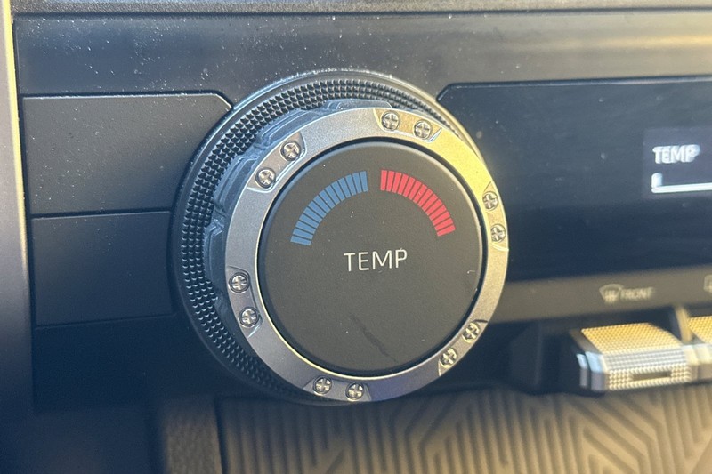 Toyota 4Runner Vehicle Full-screen Gallery Image 29