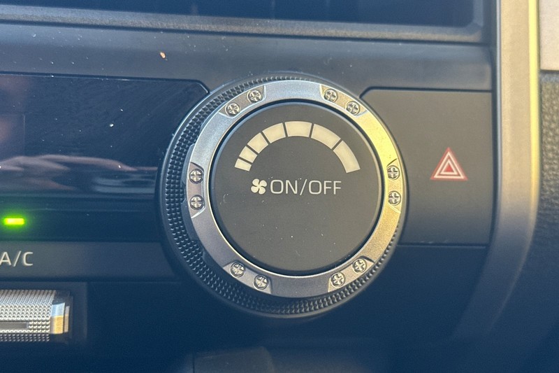 Toyota 4Runner Vehicle Full-screen Gallery Image 30