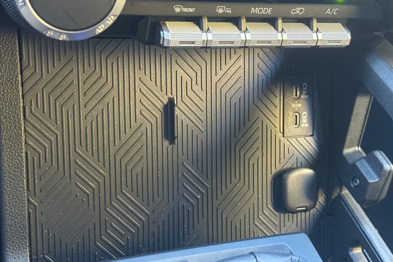 Toyota 4Runner Vehicle Full-screen Gallery Image 31