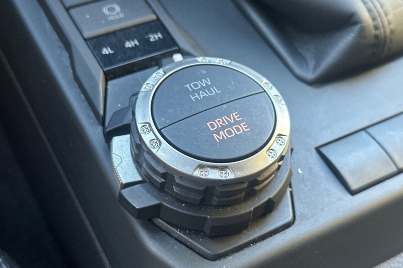 Toyota 4Runner Vehicle Full-screen Gallery Image 32