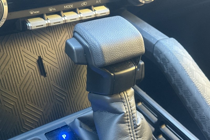 Toyota 4Runner Vehicle Full-screen Gallery Image 34