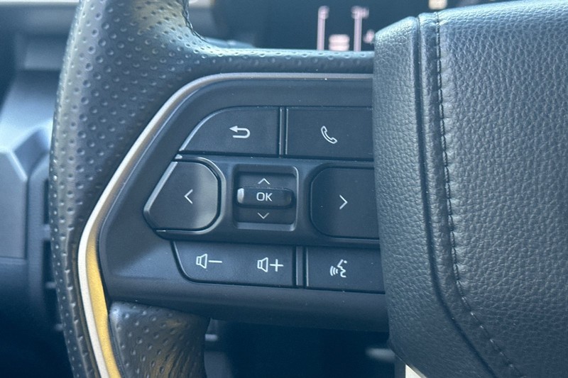 Toyota 4Runner Vehicle Full-screen Gallery Image 37