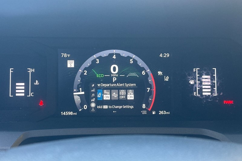 Toyota 4Runner Vehicle Full-screen Gallery Image 41