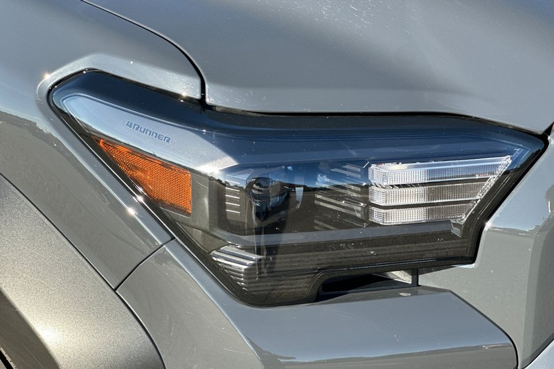 Toyota 4Runner Vehicle Full-screen Gallery Image 47