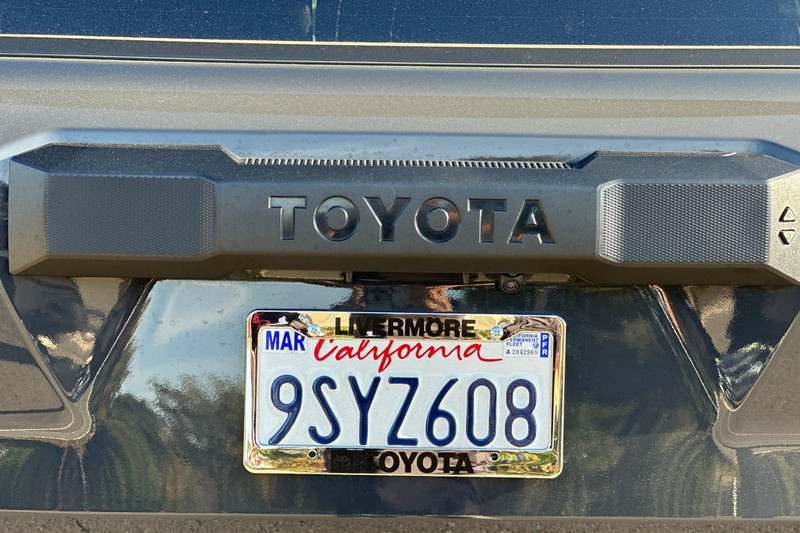 Toyota 4Runner Vehicle Full-screen Gallery Image 50