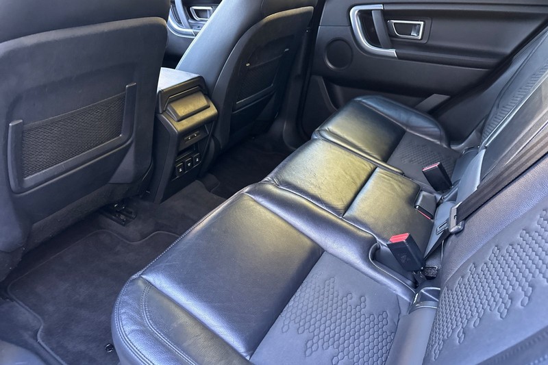 Land Rover Discovery Sport Vehicle Full-screen Gallery Image 14