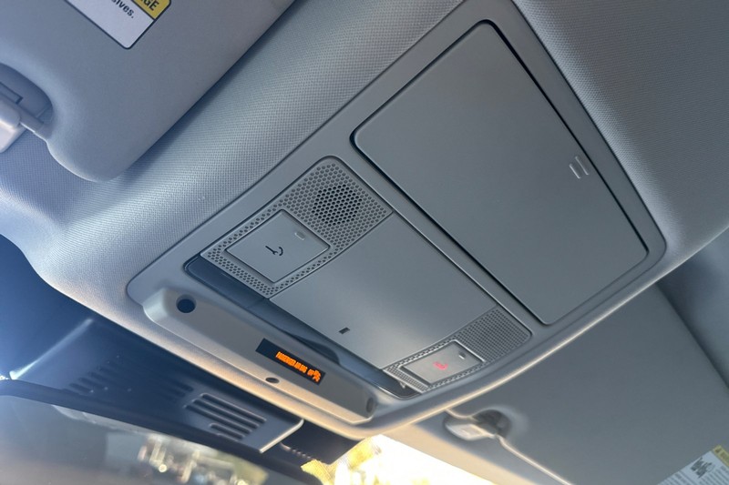 Land Rover Discovery Sport Vehicle Full-screen Gallery Image 25