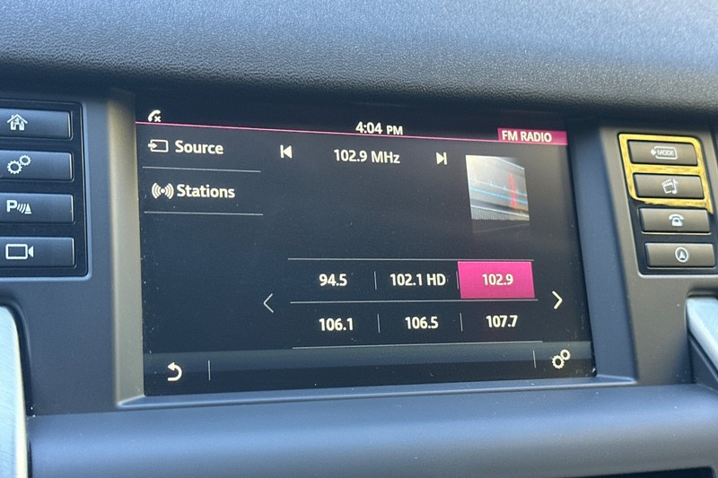 Land Rover Discovery Sport Vehicle Full-screen Gallery Image 27