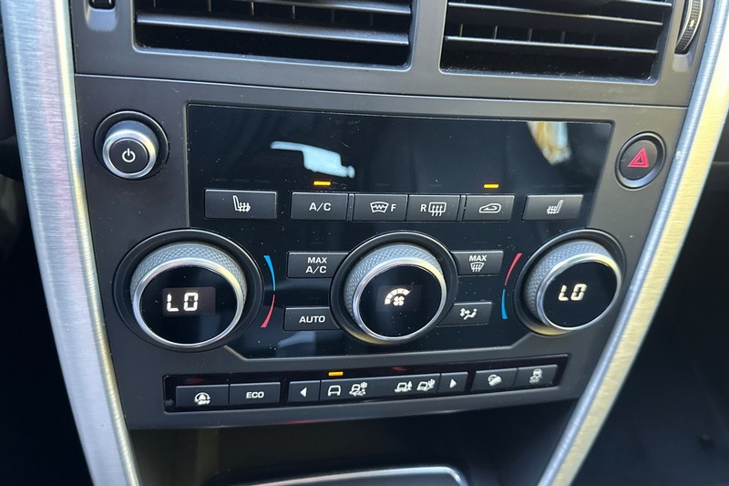 Land Rover Discovery Sport Vehicle Full-screen Gallery Image 29