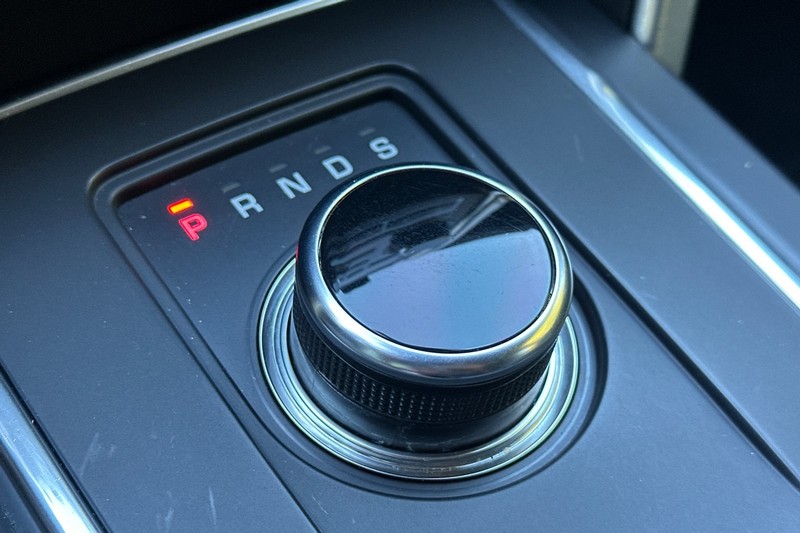 Land Rover Discovery Sport Vehicle Full-screen Gallery Image 34