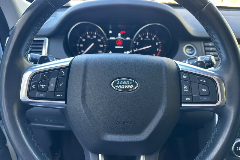 Land Rover Discovery Sport Vehicle Full-screen Gallery Image 36