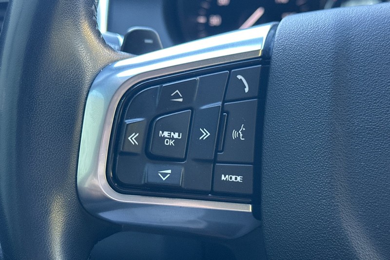 Land Rover Discovery Sport Vehicle Full-screen Gallery Image 37