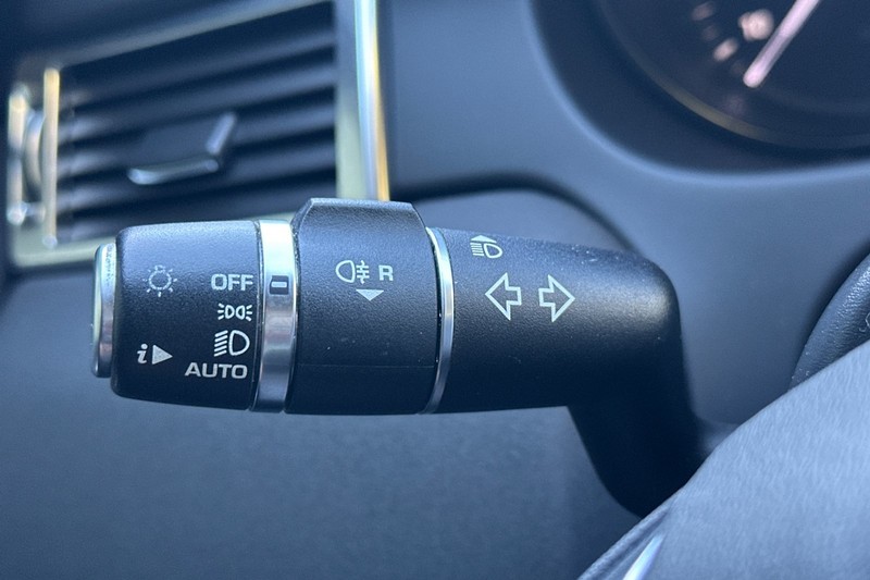 Land Rover Discovery Sport Vehicle Full-screen Gallery Image 38