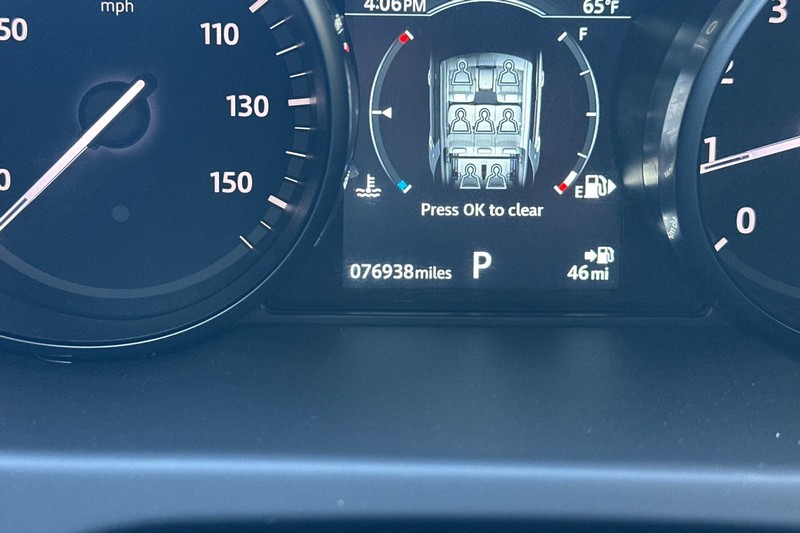 Land Rover Discovery Sport Vehicle Full-screen Gallery Image 42