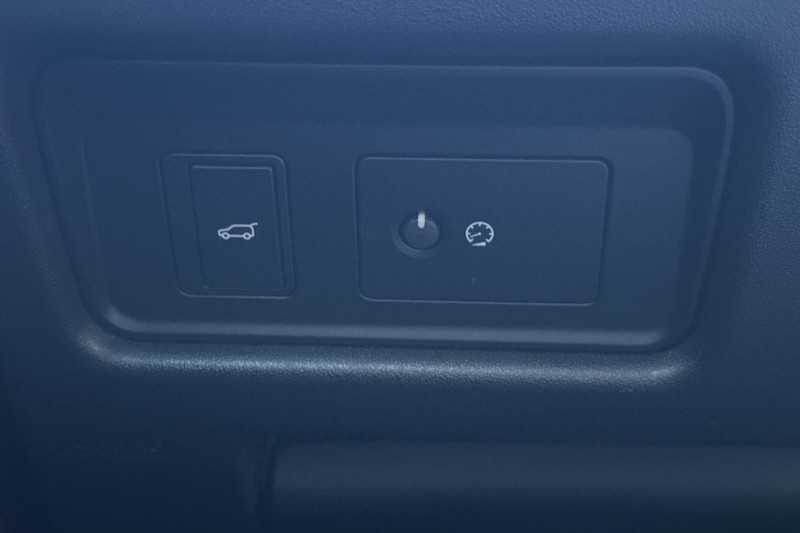 Land Rover Discovery Sport Vehicle Full-screen Gallery Image 43