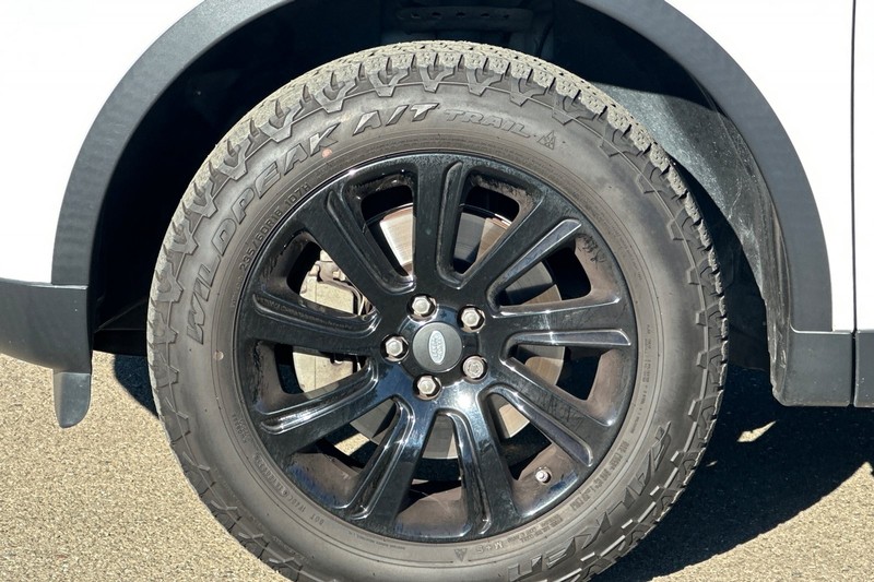 Land Rover Discovery Sport Vehicle Full-screen Gallery Image 45