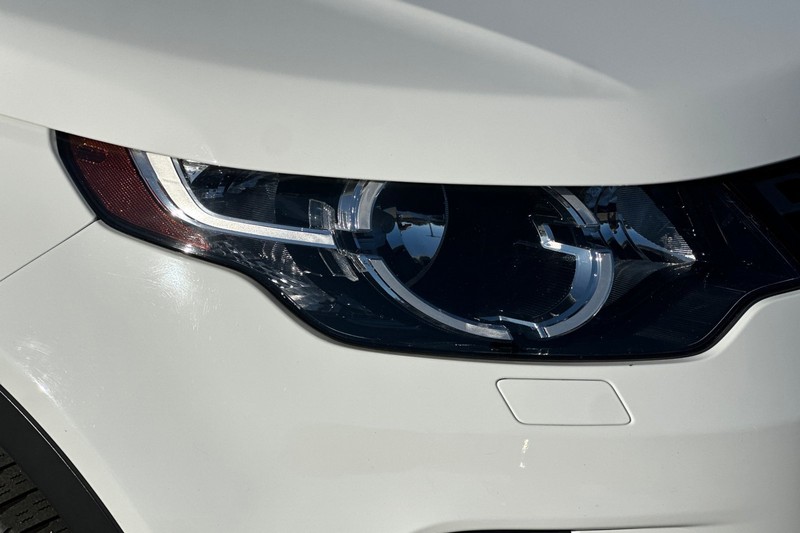 Land Rover Discovery Sport Vehicle Full-screen Gallery Image 46