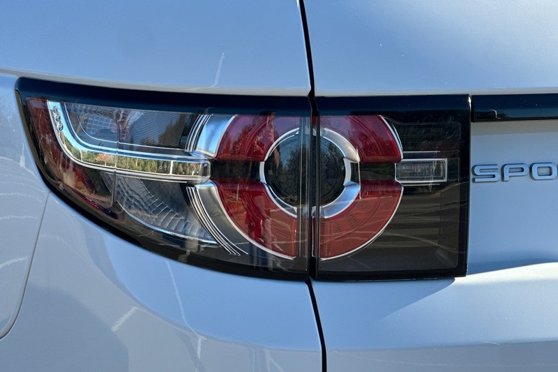 Land Rover Discovery Sport Vehicle Full-screen Gallery Image 48