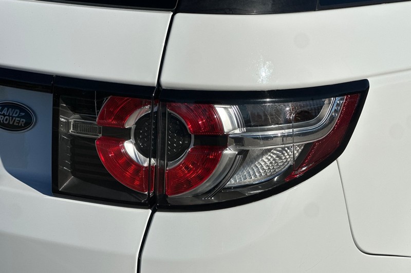 Land Rover Discovery Sport Vehicle Full-screen Gallery Image 50