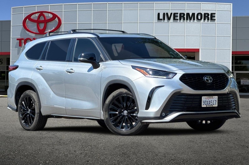 Toyota Highlander Vehicle Full-screen Gallery Image 02