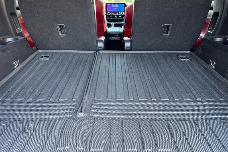 Toyota Highlander Vehicle Full-screen Gallery Image 17