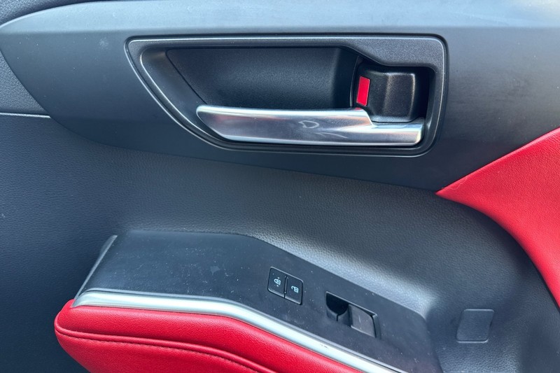 Toyota Highlander Vehicle Full-screen Gallery Image 21