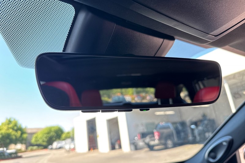 Toyota Highlander Vehicle Full-screen Gallery Image 25