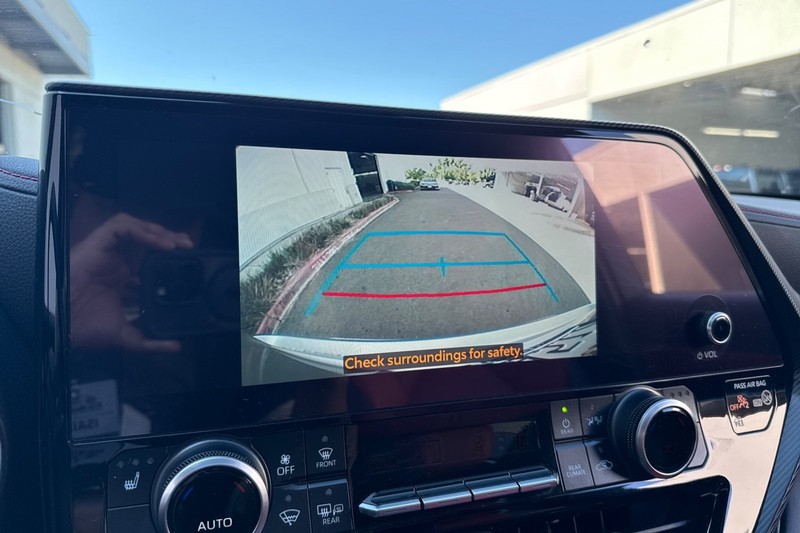 Toyota Highlander Vehicle Full-screen Gallery Image 27