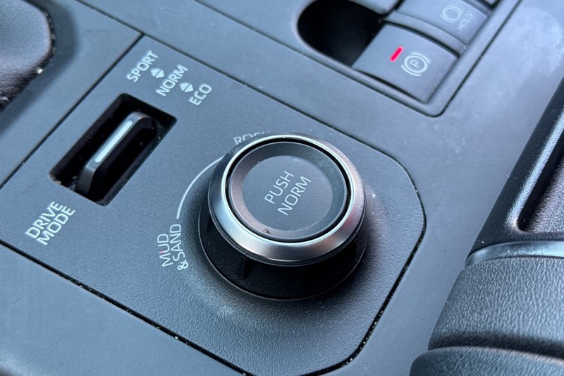 Toyota Highlander Vehicle Full-screen Gallery Image 32