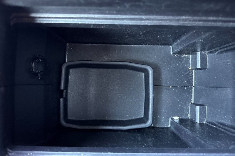 Toyota Highlander Vehicle Full-screen Gallery Image 33