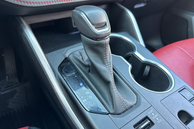 Toyota Highlander Vehicle Full-screen Gallery Image 34