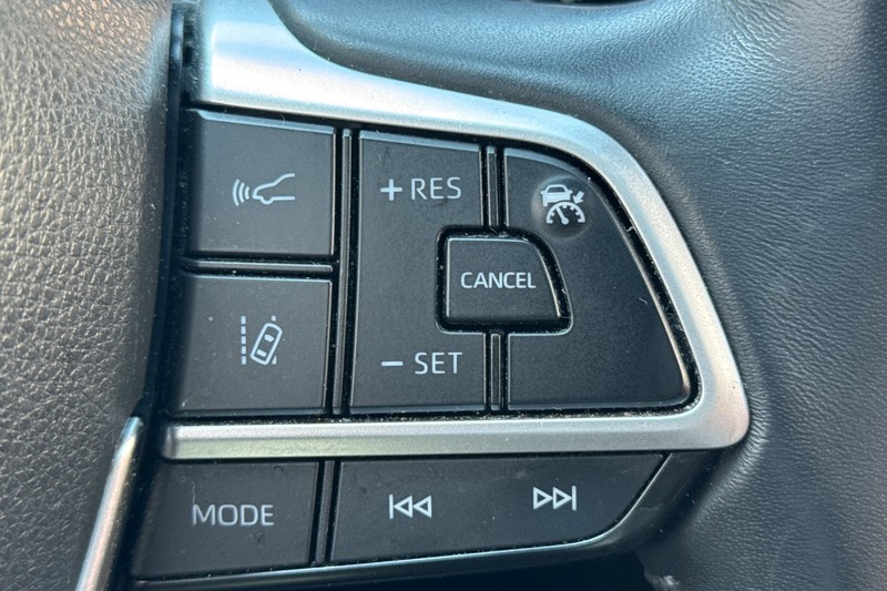 Toyota Highlander Vehicle Full-screen Gallery Image 39