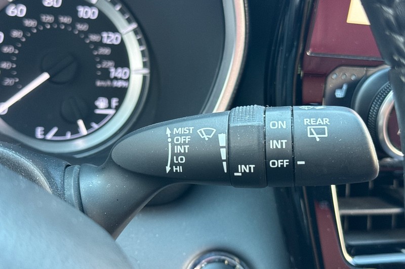 Toyota Highlander Vehicle Full-screen Gallery Image 40