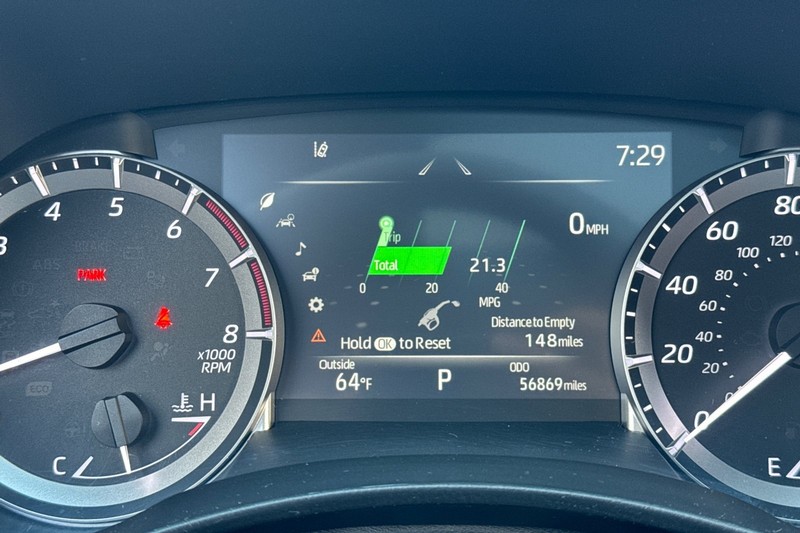 Toyota Highlander Vehicle Full-screen Gallery Image 41