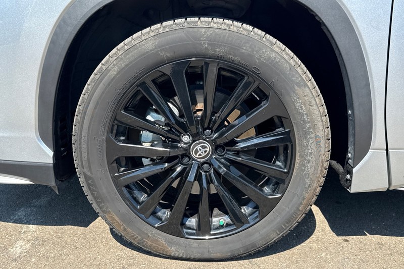 Toyota Highlander Vehicle Full-screen Gallery Image 46