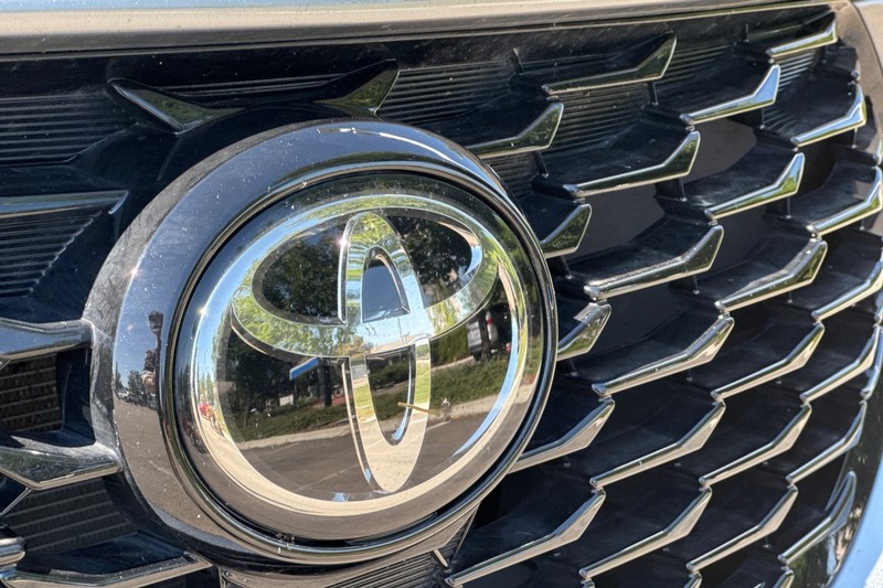 Toyota Highlander Vehicle Full-screen Gallery Image 48