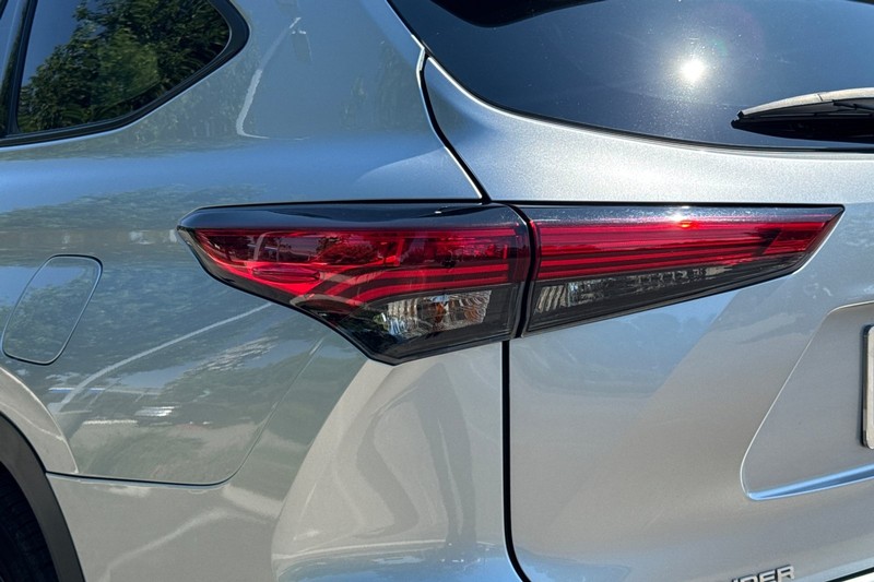 Toyota Highlander Vehicle Full-screen Gallery Image 49