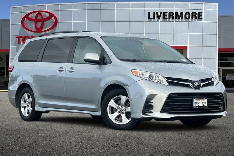 Toyota Sienna Vehicle Full-screen Gallery Image 02