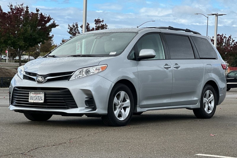 Toyota Sienna Vehicle Full-screen Gallery Image 08
