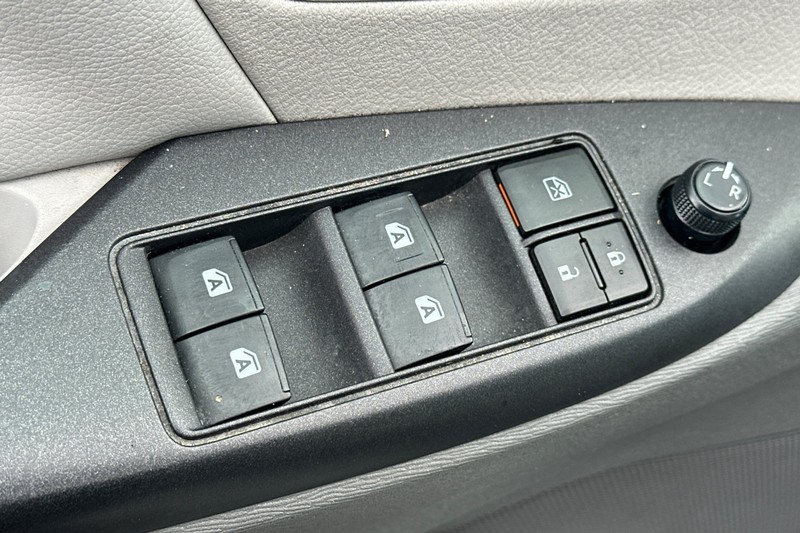 Toyota Sienna Vehicle Full-screen Gallery Image 12
