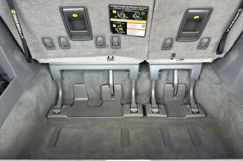 Toyota Sienna Vehicle Full-screen Gallery Image 17