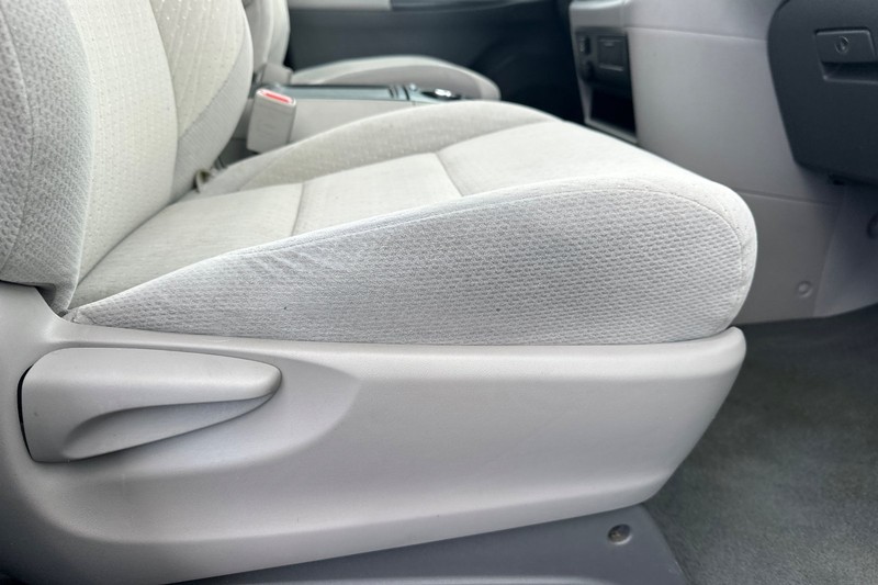 Toyota Sienna Vehicle Full-screen Gallery Image 24
