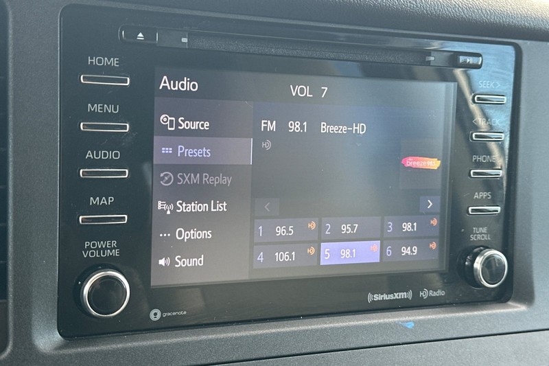 Toyota Sienna Vehicle Full-screen Gallery Image 27